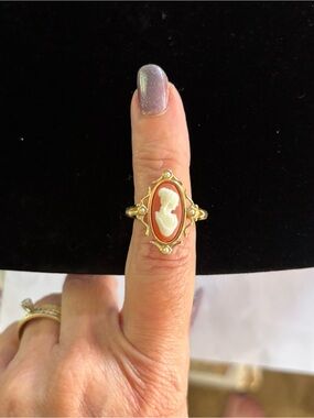 Vintage Avon Cameo Ring with Faux Pearl Accents